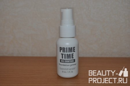 BareMinerals Prime Time Oil Control Foundation Primer - праймер под макияж, регулирующий жирность кожи